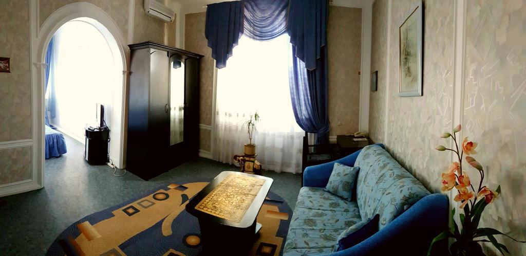 Versal Hotel Kherson Ngoại thất bức ảnh