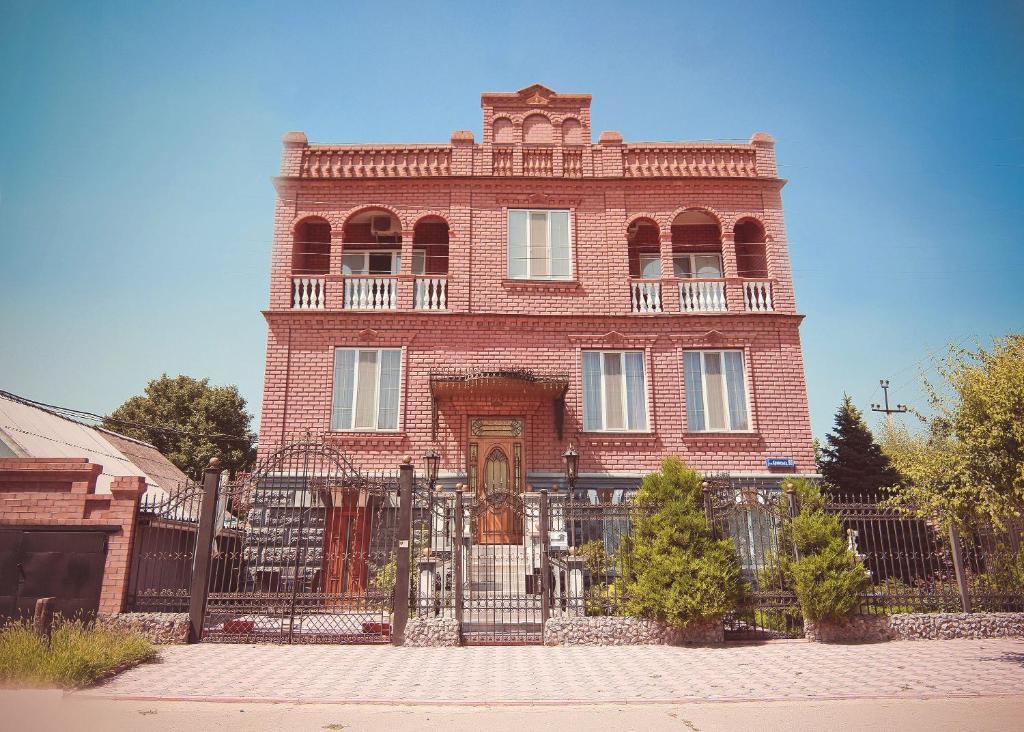 Versal Hotel Kherson Ngoại thất bức ảnh
